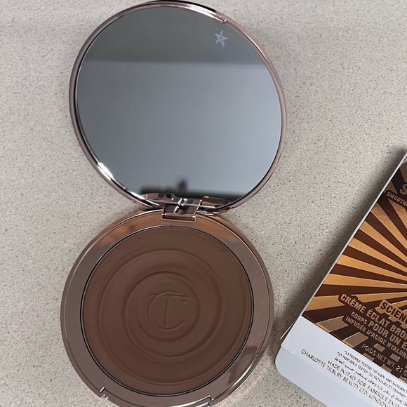 Charlotte Tilbury Bronzer - Picture 4 of 9